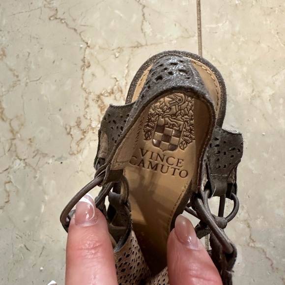 Vince Camuto - Picture 2 of 4